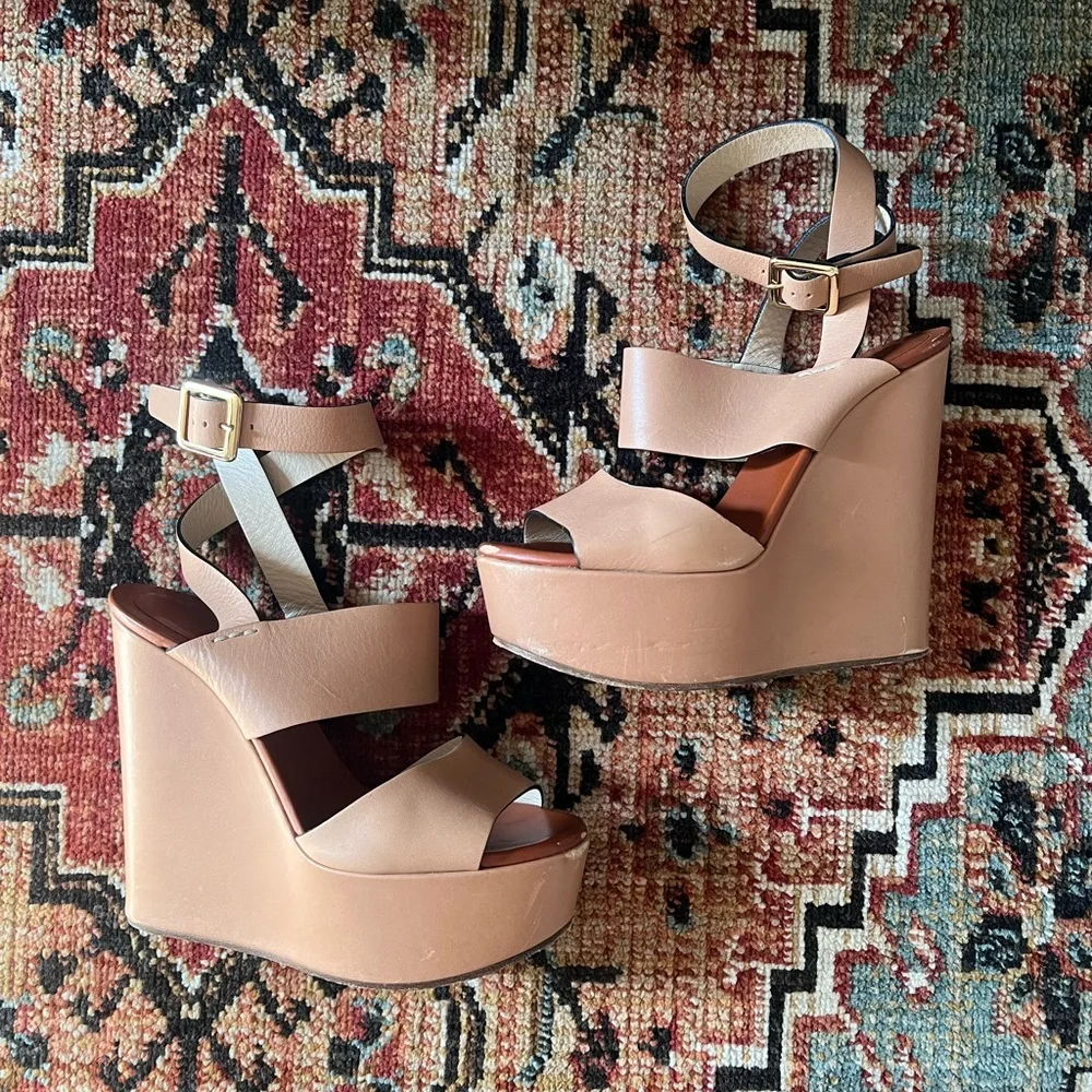 Chloe - Picture 8 of 8